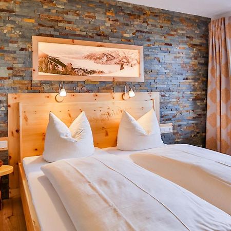 Simone'S Platzerl - Inklusive Taeglichem Freien Eintritt Tauern Spa - Nur 5 Gehminuten, Sommerkarte, Privatem Garten Mit Schwimmteich, Grill Und Saunabereich Kaprun Buitenkant foto