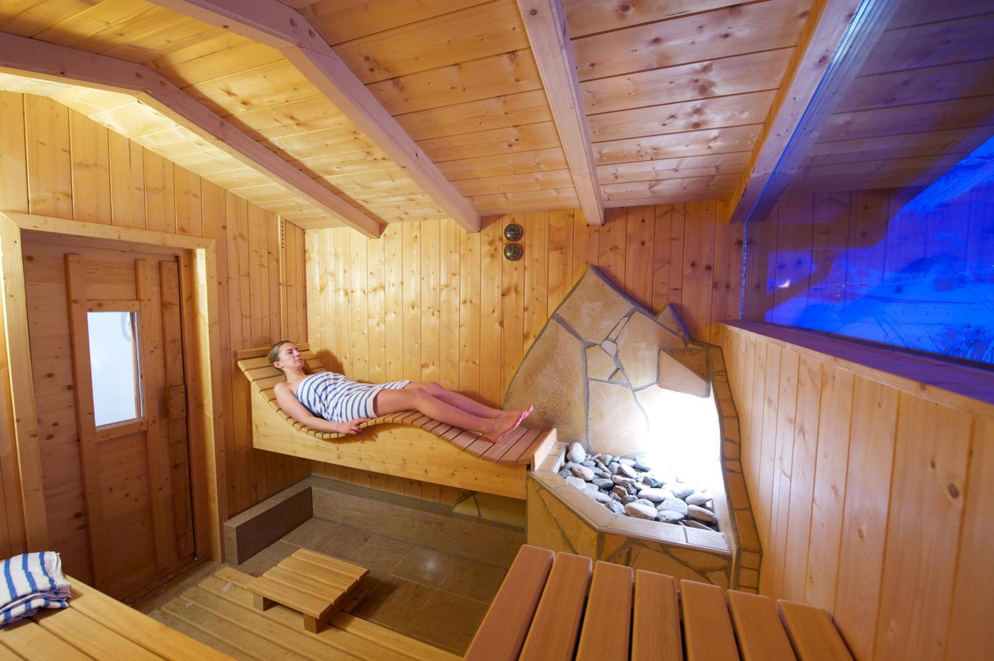 Simone'S Platzerl - Inklusive Taeglichem Freien Eintritt Tauern Spa - Nur 5 Gehminuten, Sommerkarte, Privatem Garten Mit Schwimmteich, Grill Und Saunabereich Kaprun Buitenkant foto