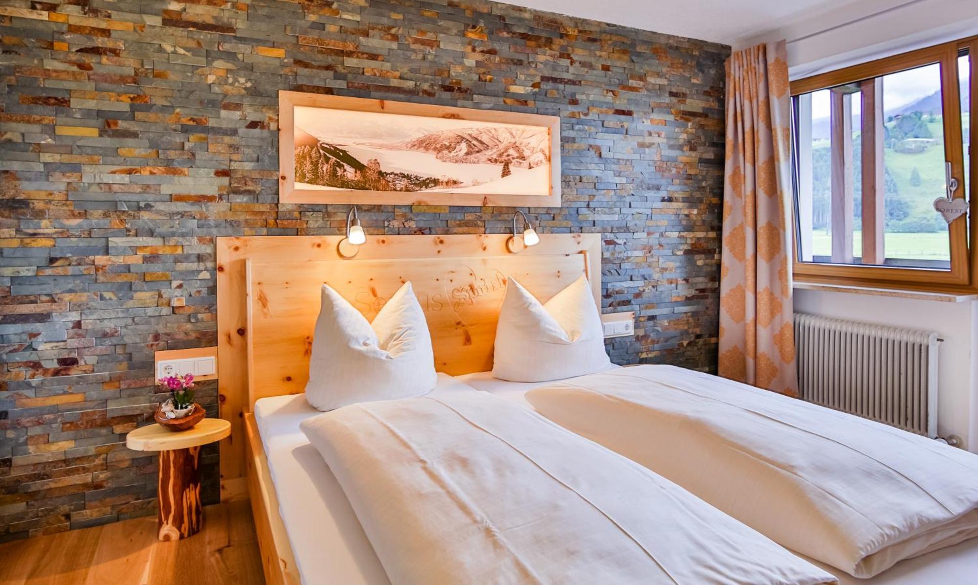 Simone'S Platzerl - Inklusive Taeglichem Freien Eintritt Tauern Spa - Nur 5 Gehminuten, Sommerkarte, Privatem Garten Mit Schwimmteich, Grill Und Saunabereich Kaprun Buitenkant foto