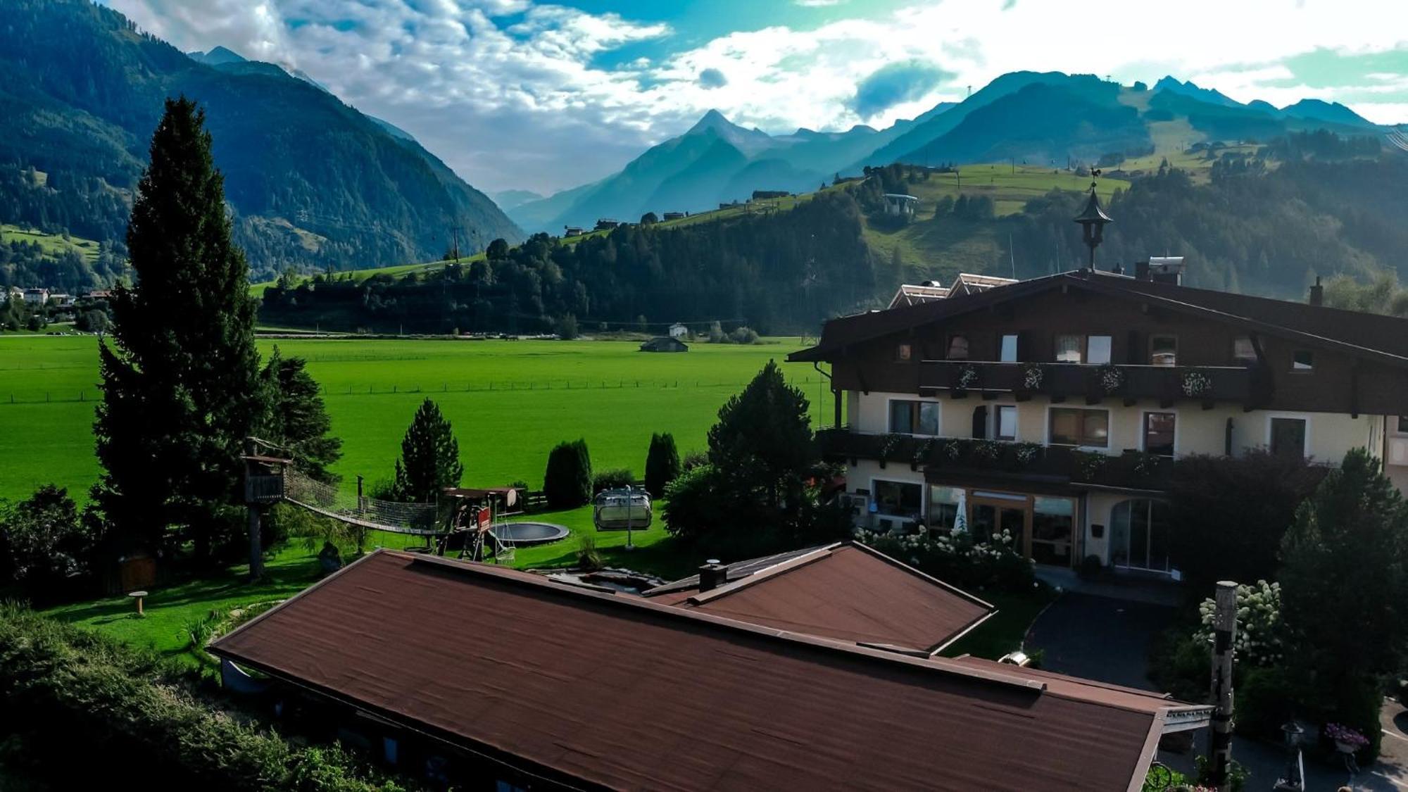 Simone'S Platzerl - Inklusive Taeglichem Freien Eintritt Tauern Spa - Nur 5 Gehminuten, Sommerkarte, Privatem Garten Mit Schwimmteich, Grill Und Saunabereich Kaprun Buitenkant foto