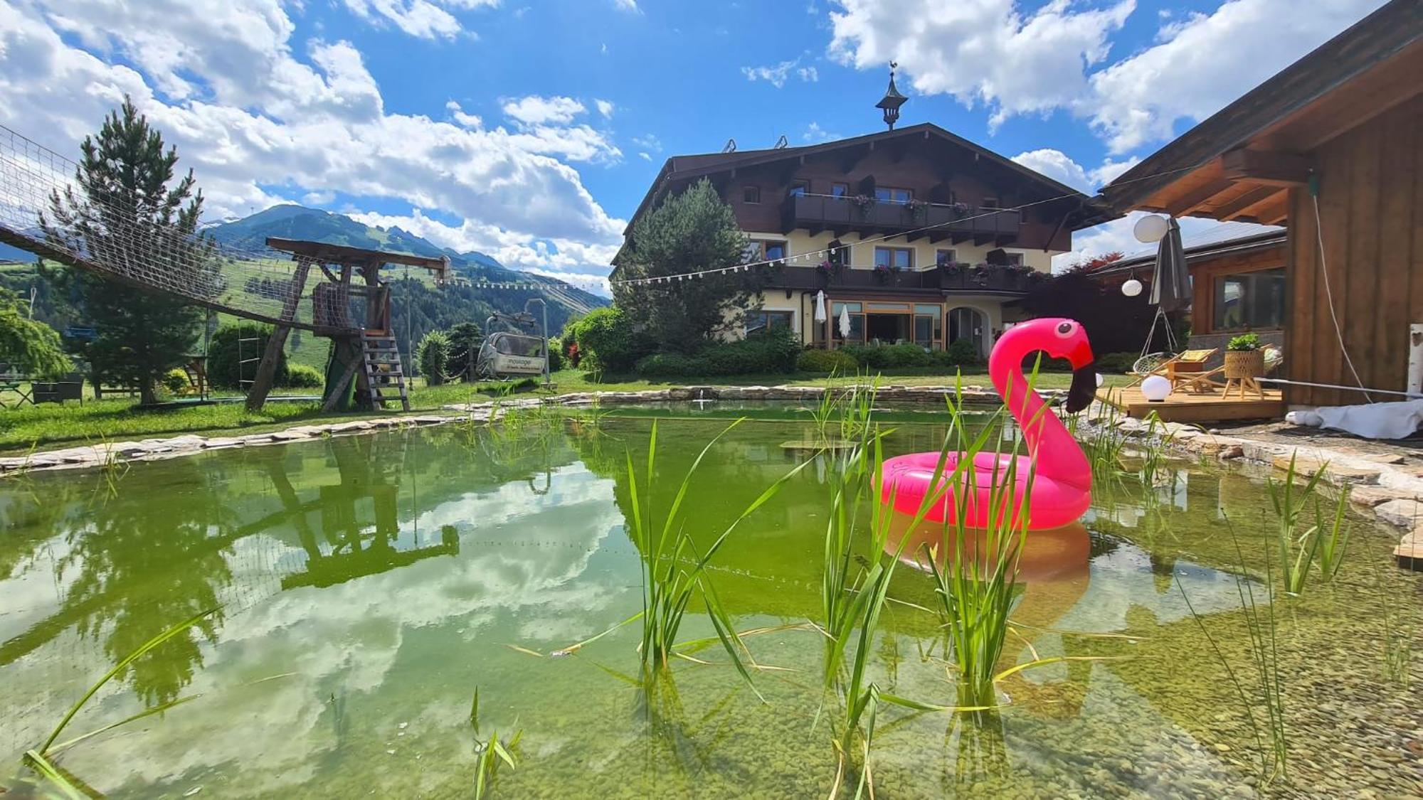 Simone'S Platzerl - Inklusive Taeglichem Freien Eintritt Tauern Spa - Nur 5 Gehminuten, Sommerkarte, Privatem Garten Mit Schwimmteich, Grill Und Saunabereich Kaprun Buitenkant foto
