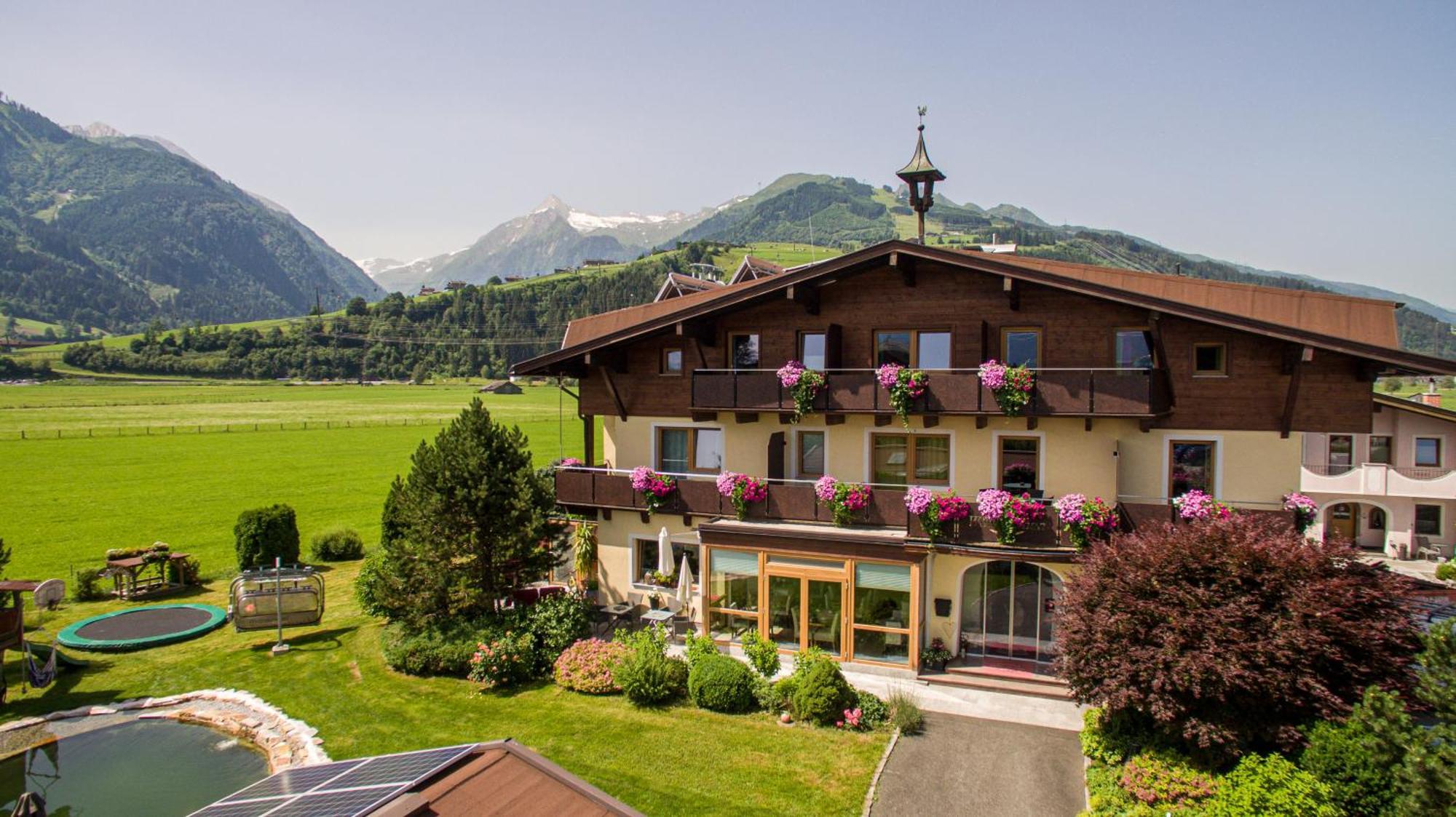 Simone'S Platzerl - Inklusive Taeglichem Freien Eintritt Tauern Spa - Nur 5 Gehminuten, Sommerkarte, Privatem Garten Mit Schwimmteich, Grill Und Saunabereich Kaprun Buitenkant foto