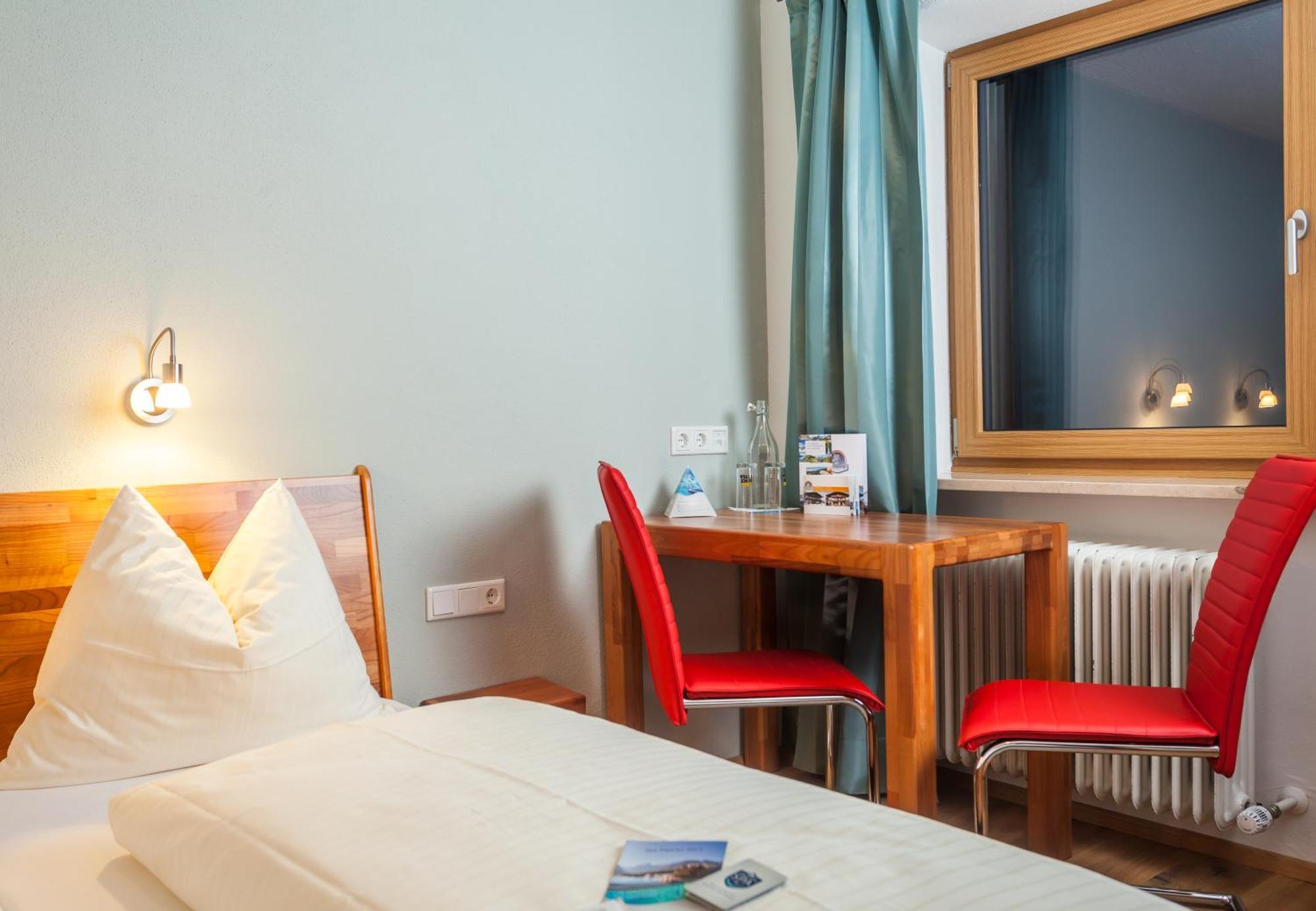 Simone'S Platzerl - Inklusive Taeglichem Freien Eintritt Tauern Spa - Nur 5 Gehminuten, Sommerkarte, Privatem Garten Mit Schwimmteich, Grill Und Saunabereich Kaprun Buitenkant foto