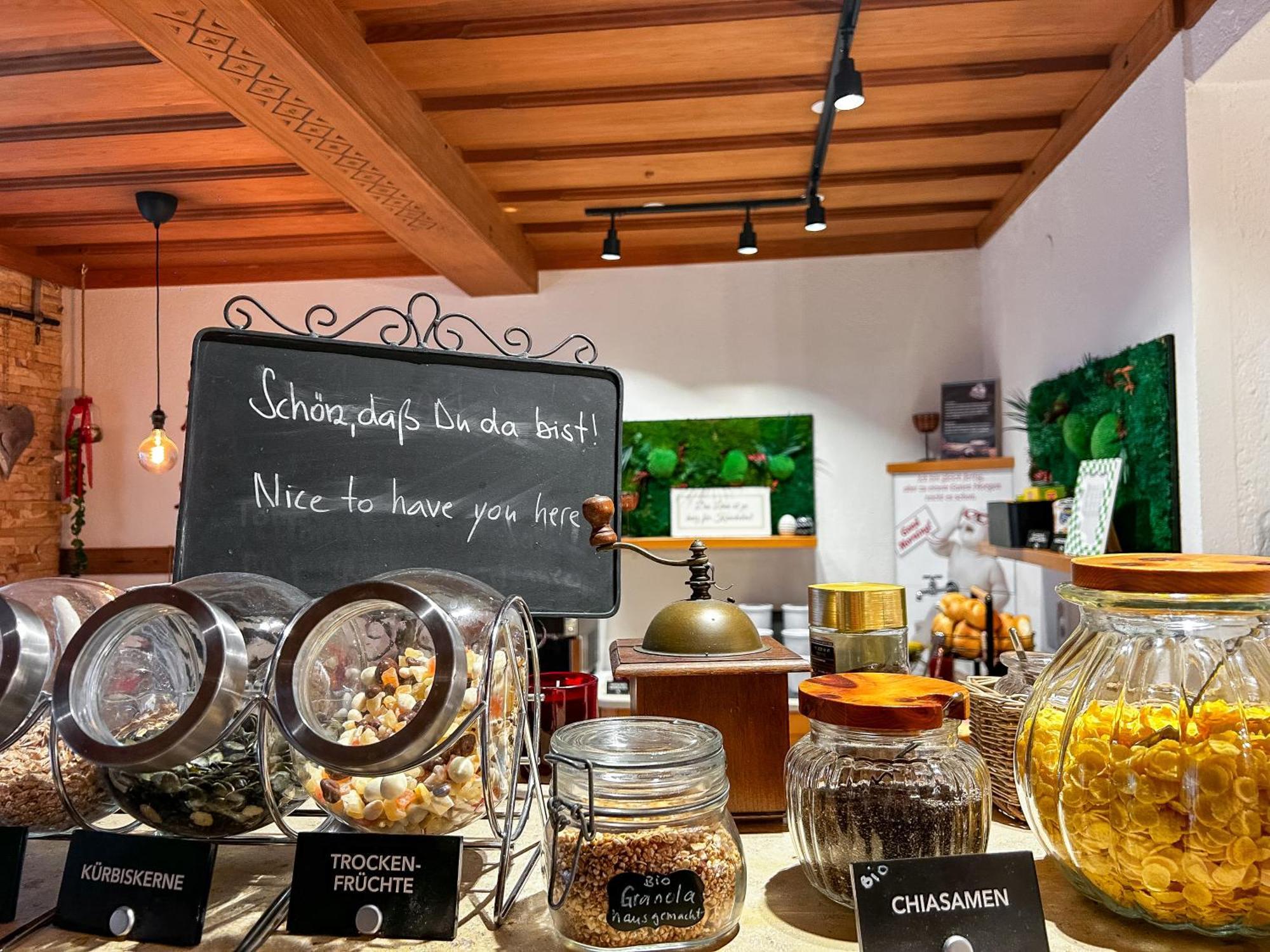 Simone'S Platzerl - Inklusive Taeglichem Freien Eintritt Tauern Spa - Nur 5 Gehminuten, Sommerkarte, Privatem Garten Mit Schwimmteich, Grill Und Saunabereich Kaprun Buitenkant foto