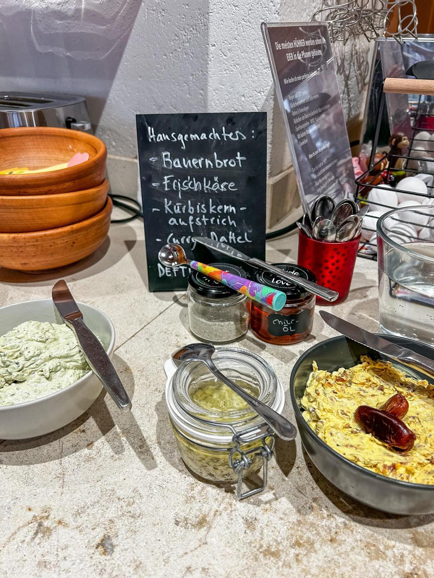 Simone'S Platzerl - Inklusive Taeglichem Freien Eintritt Tauern Spa - Nur 5 Gehminuten, Sommerkarte, Privatem Garten Mit Schwimmteich, Grill Und Saunabereich Kaprun Buitenkant foto