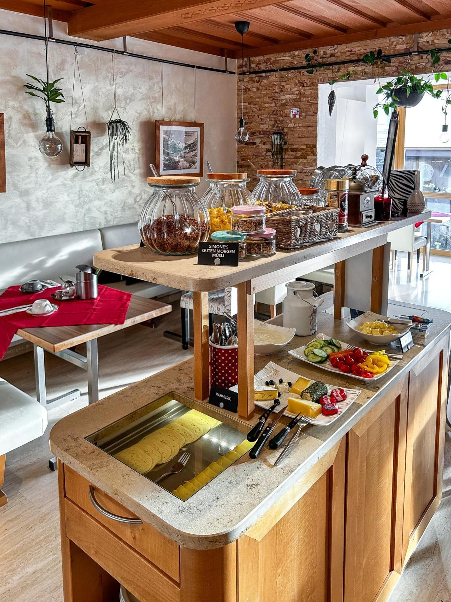 Simone'S Platzerl - Inklusive Taeglichem Freien Eintritt Tauern Spa - Nur 5 Gehminuten, Sommerkarte, Privatem Garten Mit Schwimmteich, Grill Und Saunabereich Kaprun Buitenkant foto