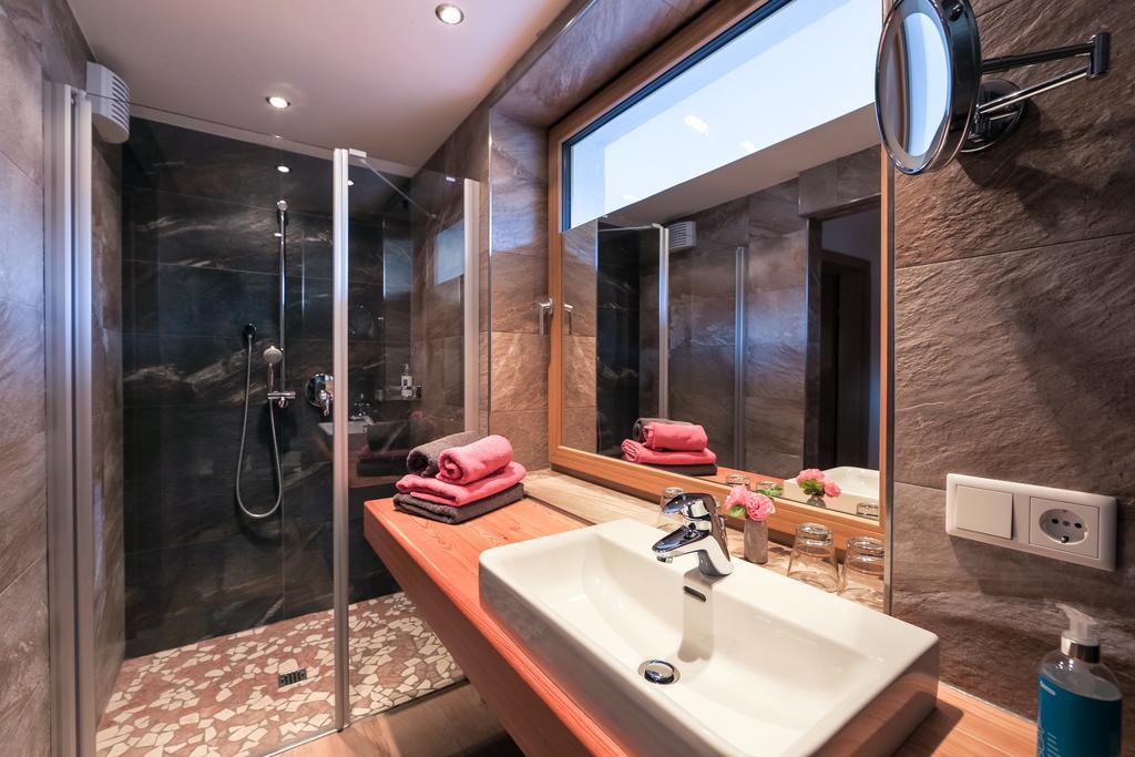 Simone'S Platzerl - Nachhaltiger Urlaub Inkl Sommerkarte, Freier Eintritt Tauern Spa, Schwimmteich Und Saunabereich Kaprun Buitenkant foto