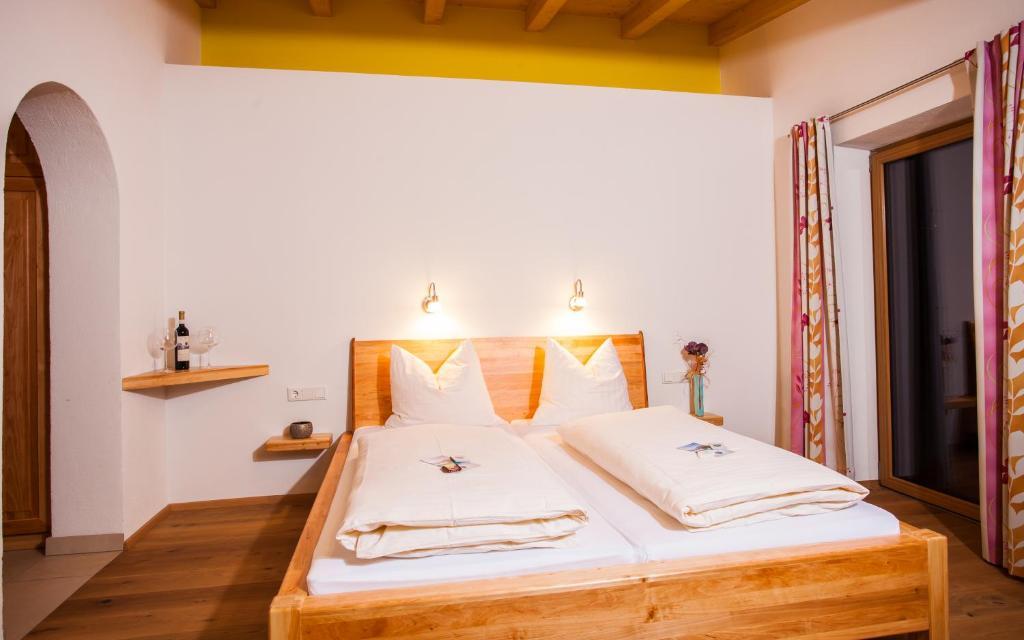 Simone'S Platzerl - Inklusive Taeglichem Freien Eintritt Tauern Spa - Nur 5 Gehminuten, Sommerkarte, Privatem Garten Mit Schwimmteich, Grill Und Saunabereich Kaprun Buitenkant foto