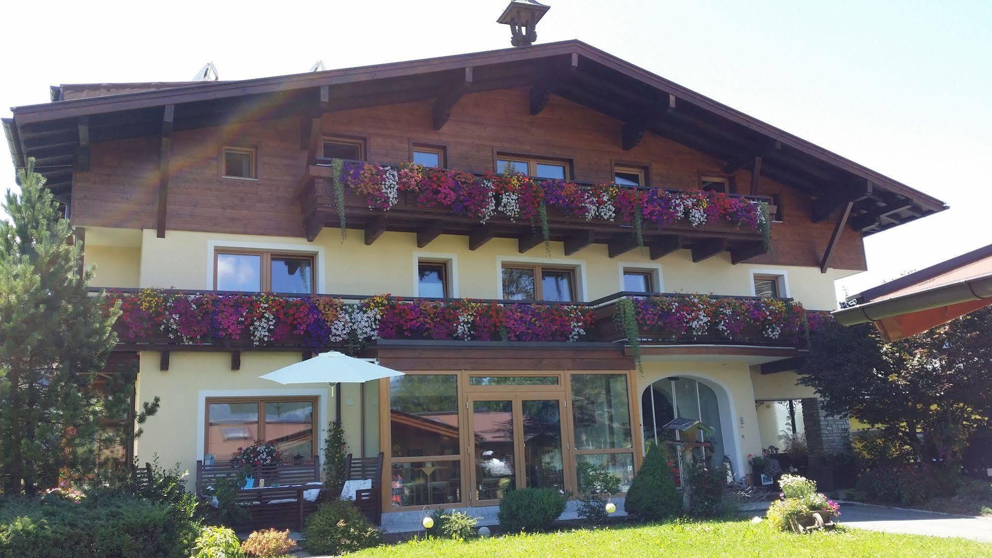 Simone'S Platzerl - Nachhaltiger Urlaub Inkl Sommerkarte, Freier Eintritt Tauern Spa, Schwimmteich Und Saunabereich Kaprun Buitenkant foto