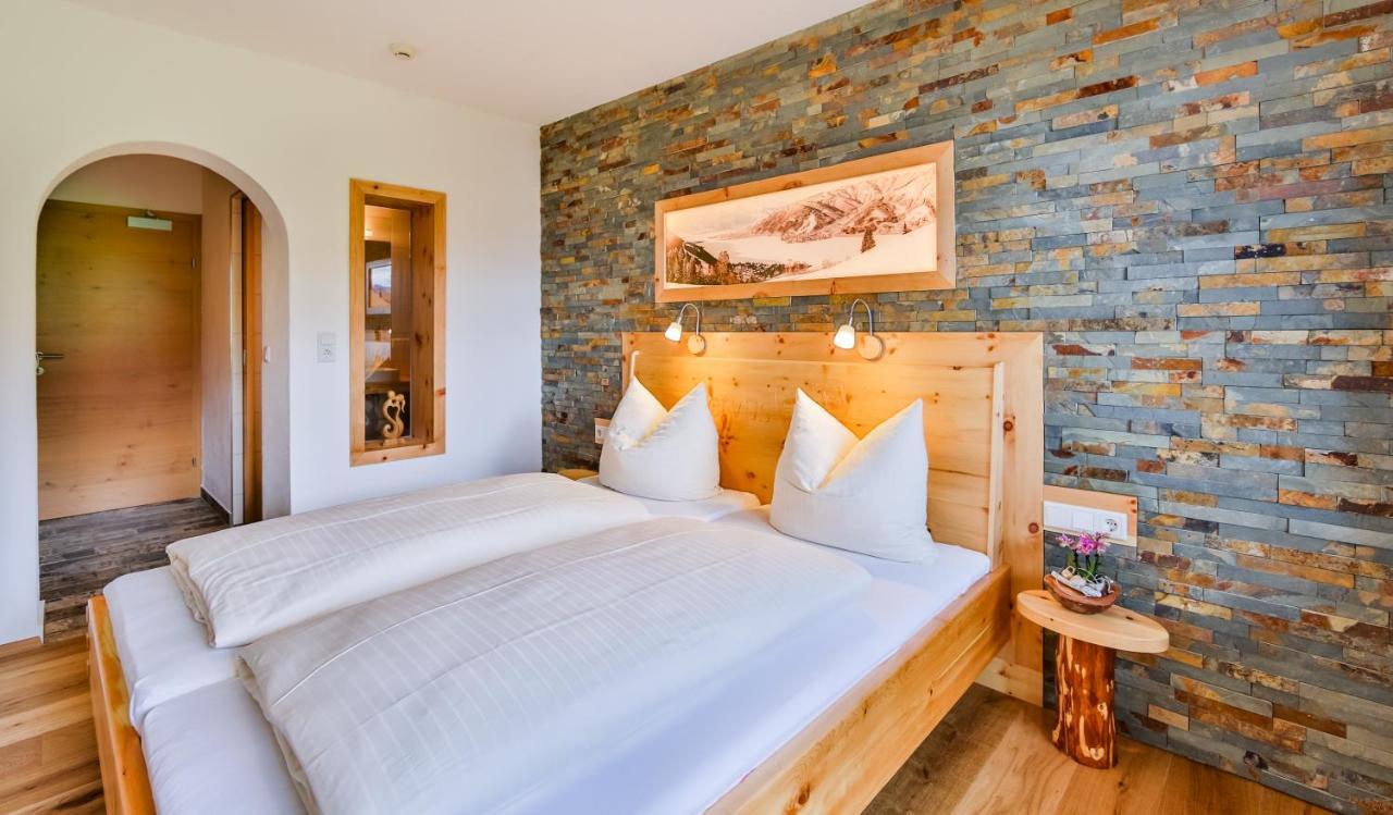 Simone'S Platzerl - Inklusive Taeglichem Freien Eintritt Tauern Spa - Nur 5 Gehminuten, Sommerkarte, Privatem Garten Mit Schwimmteich, Grill Und Saunabereich Kaprun Buitenkant foto